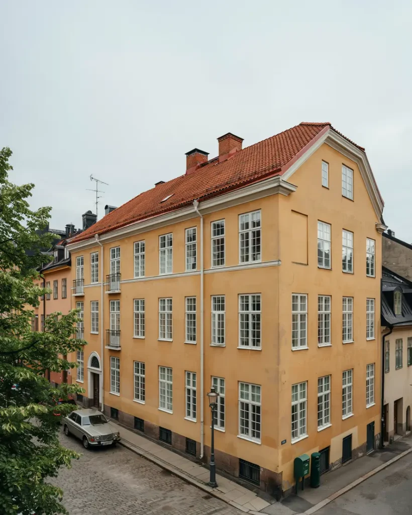 takoml ggning med nytt underlagspapp p flerbostadshus i s dermalm